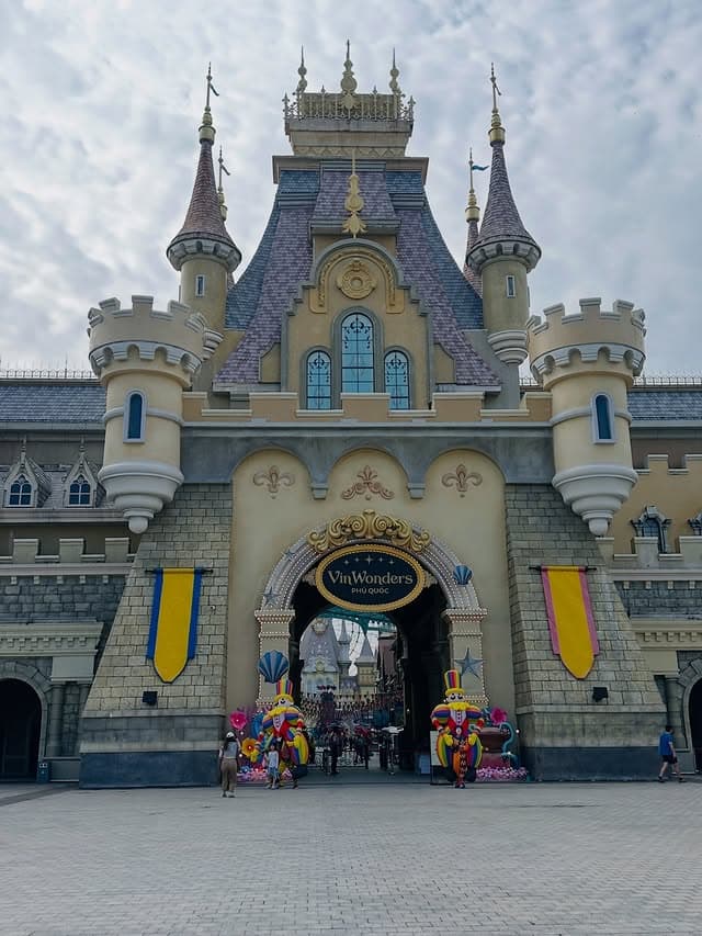  Ho Chi Minh City, Da Nang and Phu Quoc 6 Night Honeymoon