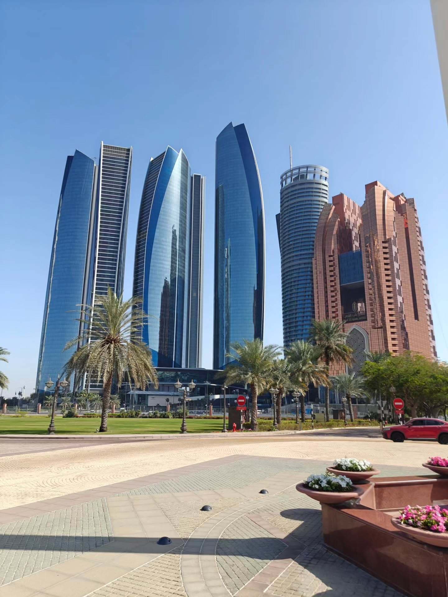 Bur Dubai to Abu Dhabi on a 5-Night Budget Break