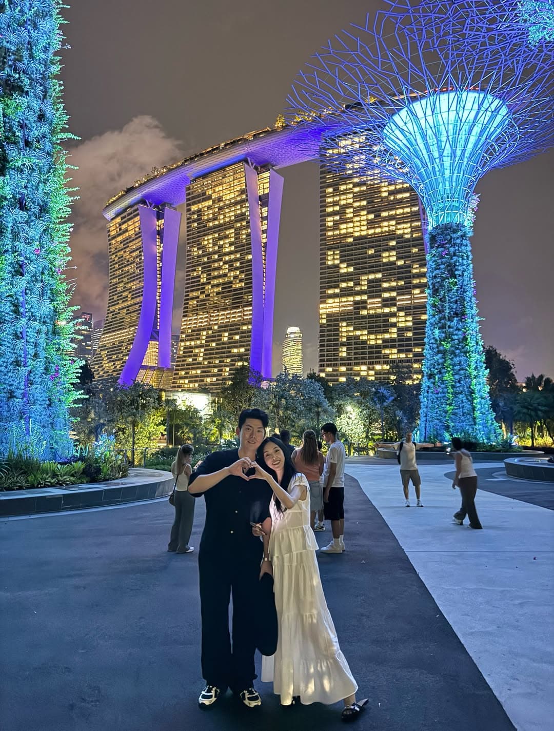 Singapore Honeymoon Through Clarke Quay and Sentosa