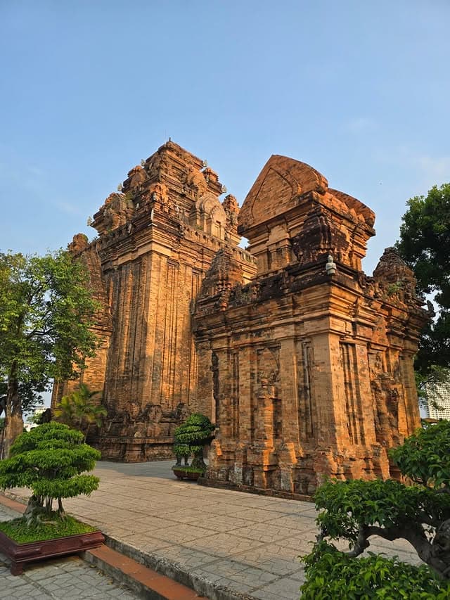 10-Night Hanoi, Ha Long Bay, Da Nang, Nha Trang and Dalat Family Holiday