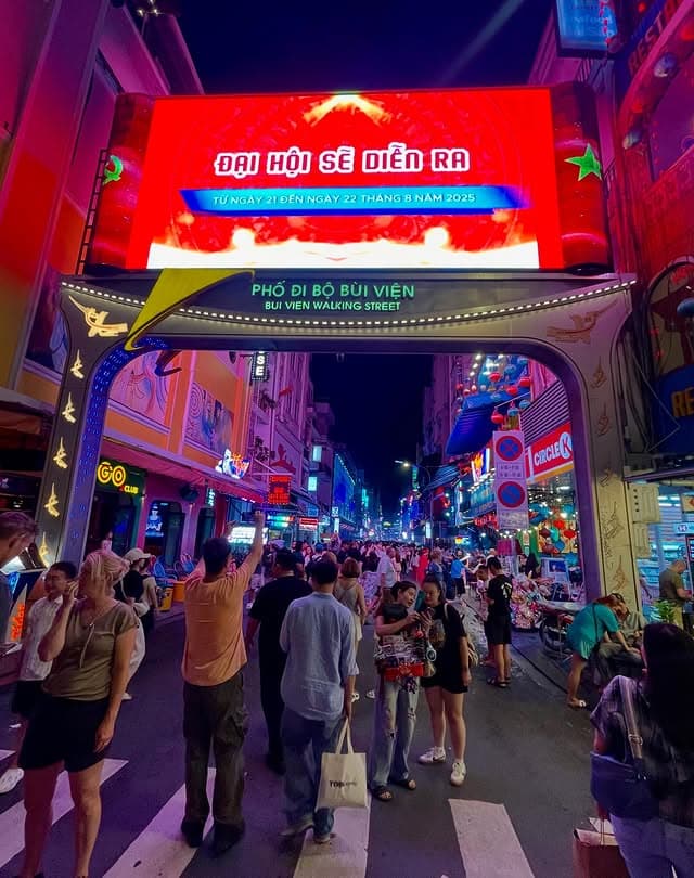 8-Night Hanoi, Ha Long Bay, Da Nang and Ho Chi Minh City Family Holiday
