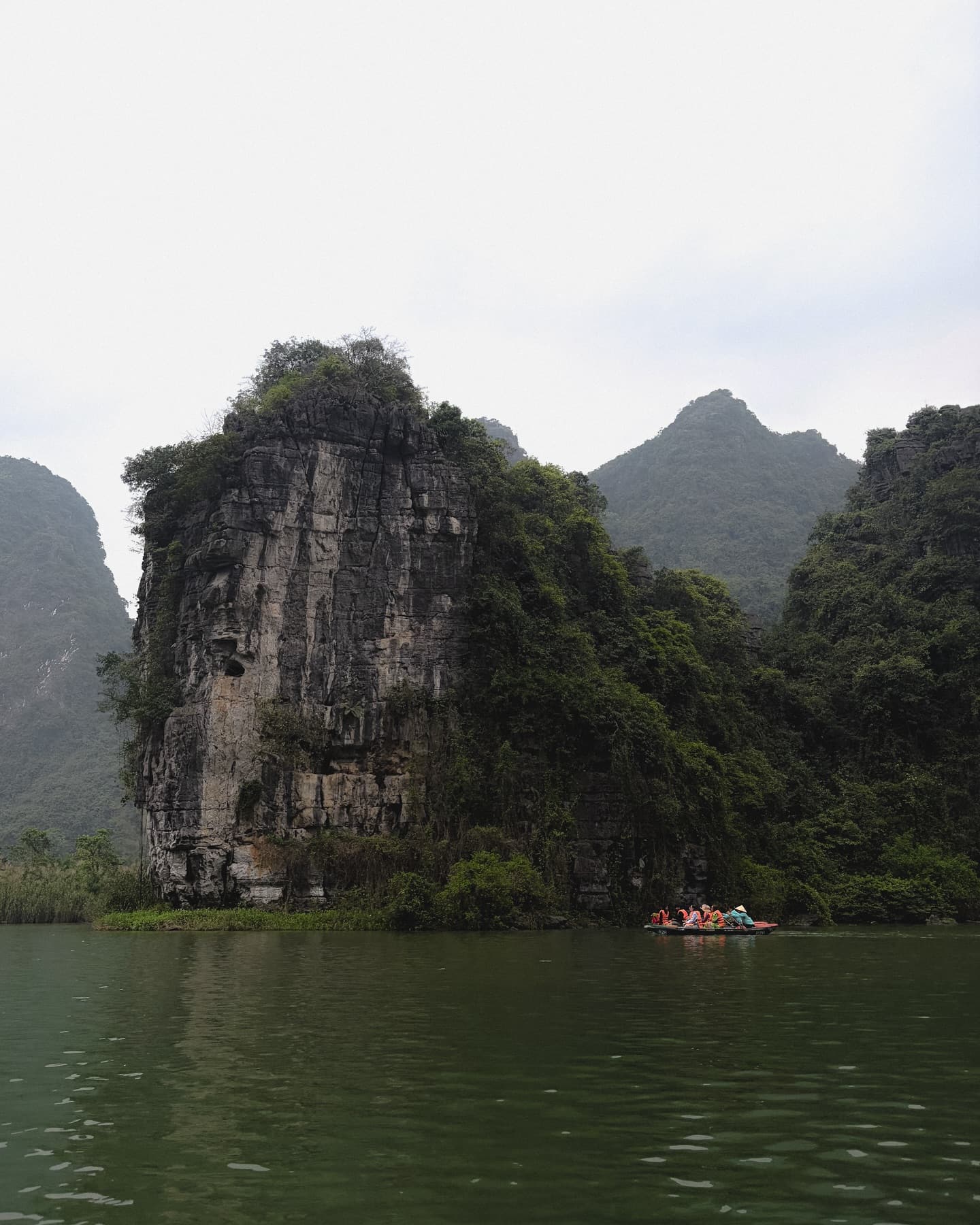 10 Budget Nights Linking Hanoi, Ninh Binh and Hue