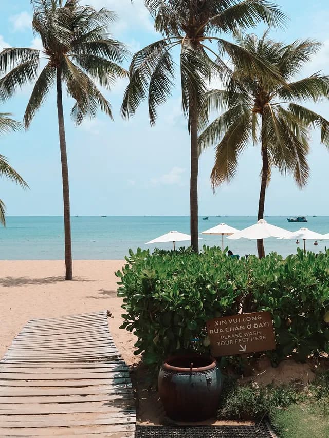 Hanoi, Hue, Saigon and Phu Quoc across 11 Luxury Nights